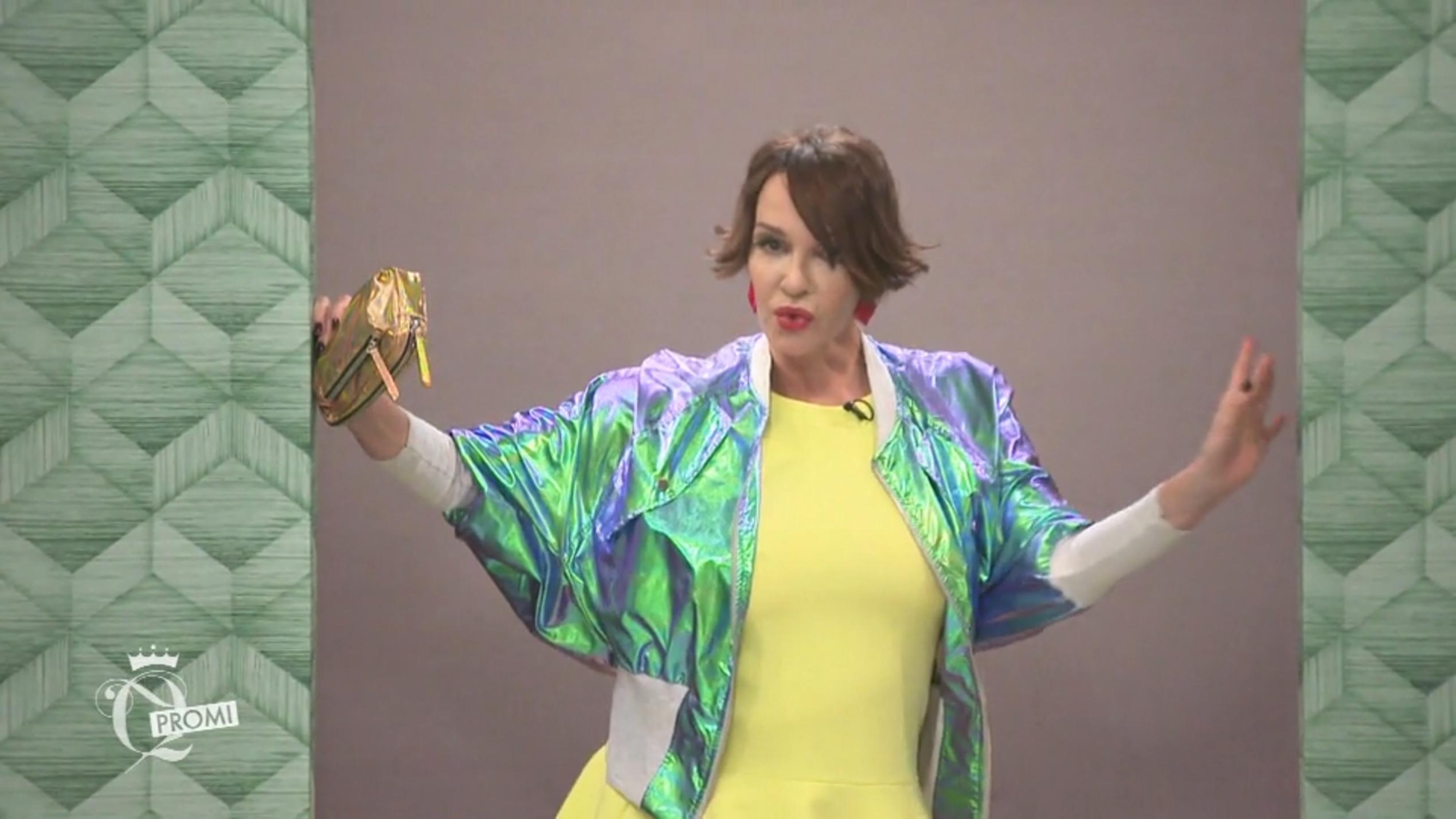 Neonkleid, Space-Jacke und lila Strumpfhose Neonkleid, Space-Jacke und lila Strumpfhose