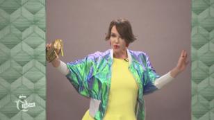 Neonkleid, Space-Jacke und lila Strumpfhose Neonkleid, Space-Jacke und lila Strumpfhose