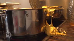 Ein bisschen Sauerei beim Spätzle-Hobeln muss sein Ein bisschen Sauerei beim Spätzle-Hobeln muss sein