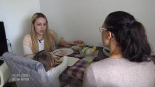 Aleksandra bleibt beim Essen nicht konsequent Aleksandra bleibt beim Essen nicht konsequent