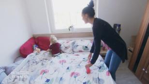 Tochter schläft mit im Familienbett Tochter schläft mit im Familienbett