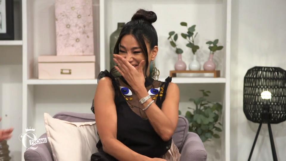 Verona Pooth kriegt sich nicht mehr ein vor Lachen Verona Pooth kriegt sich nicht mehr ein vor Lachen