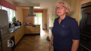 Andrea will mit ihren Gästen Spaß haben Andrea will mit ihren Gästen Spaß haben