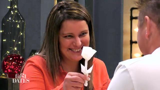 Marcel bastelt eine Rose für Stephanie Marcel bastelt eine Rose für Stephanie