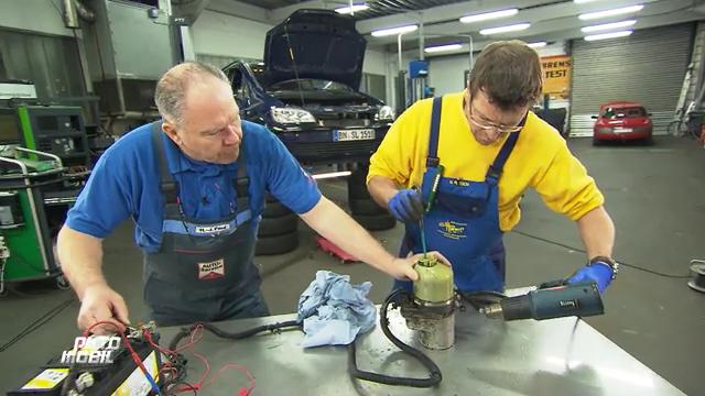 Holger heizt Pumpe – und Hans-Jürgens Finger Holger heizt Pumpe – und Hans-Jürgens Finger