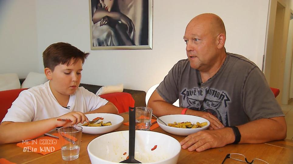 Klaus und Phillip sind gegen Massentierhaltung Klaus und Phillip sind gegen Massentierhaltung