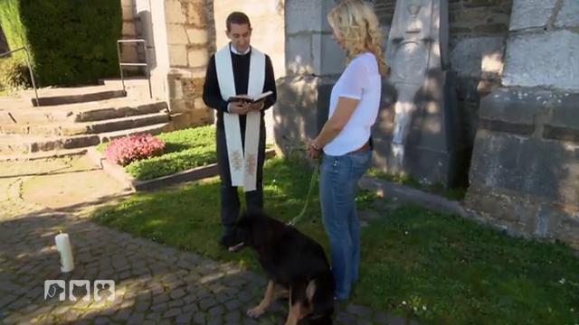 Toni bekommt den kirchlichen Segen Toni bekommt den kirchlichen Segen