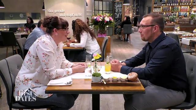 Christian findet Lindas Lächeln wunderschön Christian findet Lindas Lächeln wunderschön