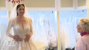 In dieser extravaganten Robe erstrahlt die Braut In dieser extravaganten Robe erstrahlt die Braut