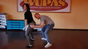 Ksenia und Matthias proben ihren Hochzeitstanz Ksenia und Matthias proben ihren Hochzeitstanz