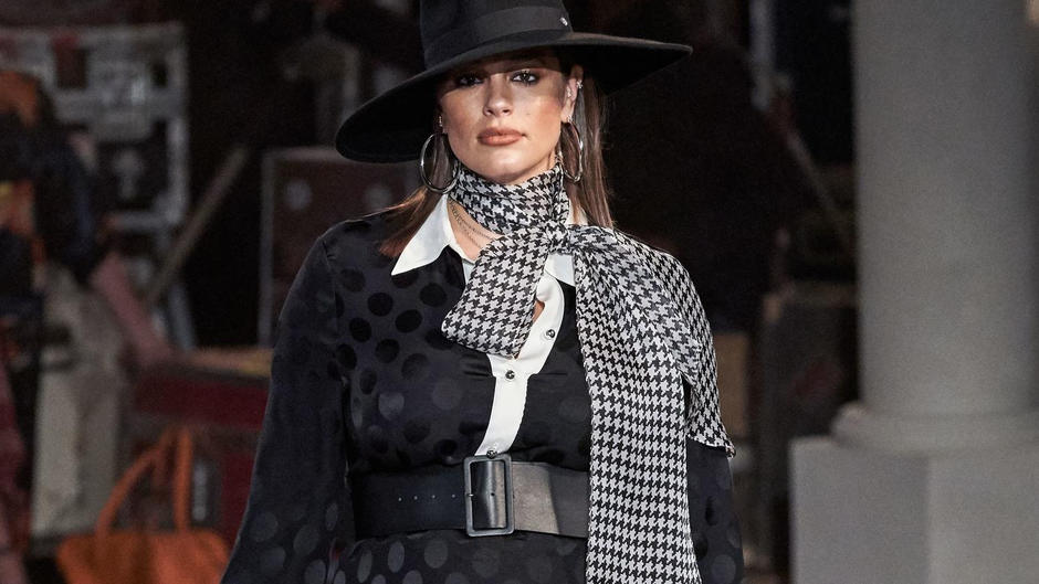 Ashley Graham schwanger auf dem Catwalk Ashley Graham schwanger auf dem Catwalk