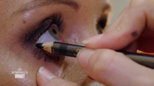 Kann Sally mit ihrem Make-up punkten? Kann Sally mit ihrem Make-up punkten?