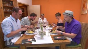 Fünf Stimmungskanonen beim Perfekten Dinner Fünf Stimmungskanonen beim Perfekten Dinner