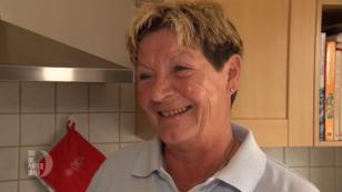 Beate ist die Stimmungskanone der Runde Beate ist die Stimmungskanone der Runde
