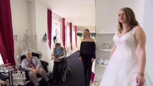 Jessica hat eine große Entourage Jessica hat eine große Entourage