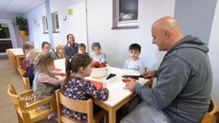 Detlef backt mit den Kindern Pizza Detlef backt mit den Kindern Pizza