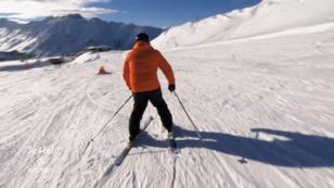 Detlef hat Spaß beim Skifahren Detlef hat Spaß beim Skifahren