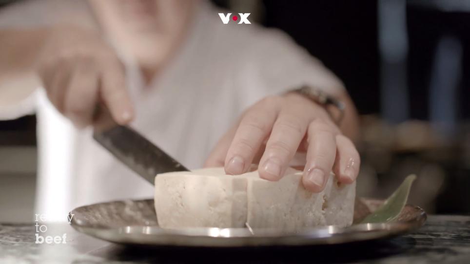 The Duc Ngo tritt mit Tofu zum Duell an The Duc Ngo tritt mit Tofu zum Duell an