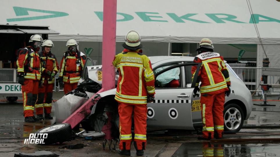 Die E-Auto Rettungsübung der Feuerwehr Die E-Auto Rettungsübung der Feuerwehr