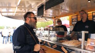 Hier gibt's Wurst – und Bulli-Wissen! Hier gibt's Wurst – und Bulli-Wissen!