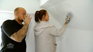 Maik kann die Glitzerfarbe kaum fassen Maik kann die Glitzerfarbe kaum fassen