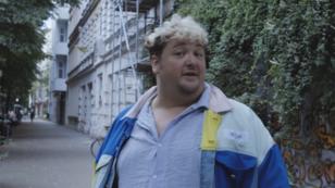 "Womit nervst du deine Kollegen?" "Womit nervst du deine Kollegen?"