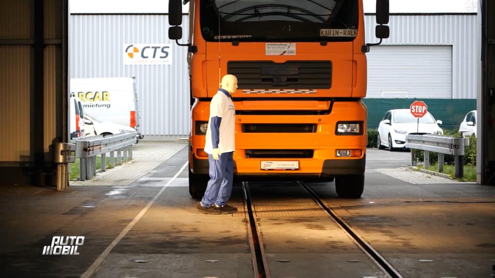 Der Crashtest Fußgänger vs LKW Der Crashtest Fußgänger vs LKW