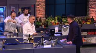Team Rino Frattesi hantiert mit Schweinenieren Team Rino Frattesi hantiert mit Schweinenieren