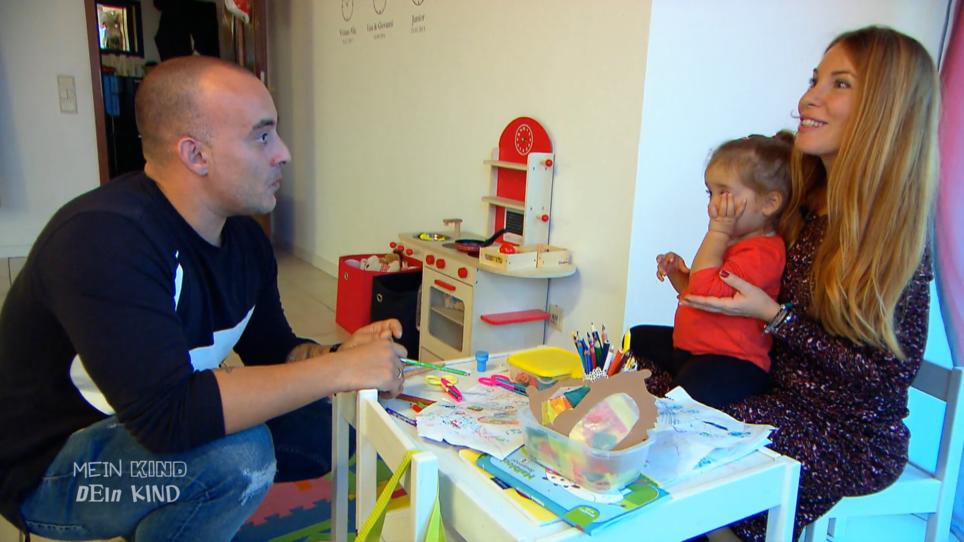 Vater verbringt viel Zeit mit seiner Tochter Vater verbringt viel Zeit mit seiner Tochter