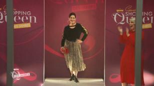 Christine hat ihre Valentino-Tasche fest im Griff Christine hat ihre Valentino-Tasche fest im Griff