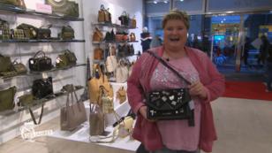 Moni kann ihr Glück beim Shoppen kaum fassen Moni kann ihr Glück beim Shoppen kaum fassen