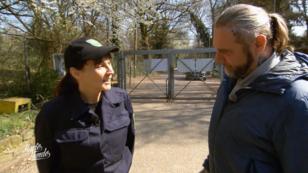 Ralf wird mit Uniform begrüßt Ralf wird mit Uniform begrüßt