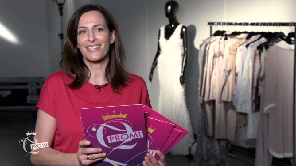 Mini-Abzüge gibt es für Ulrike bei der Frisur Mini-Abzüge gibt es für Ulrike bei der Frisur