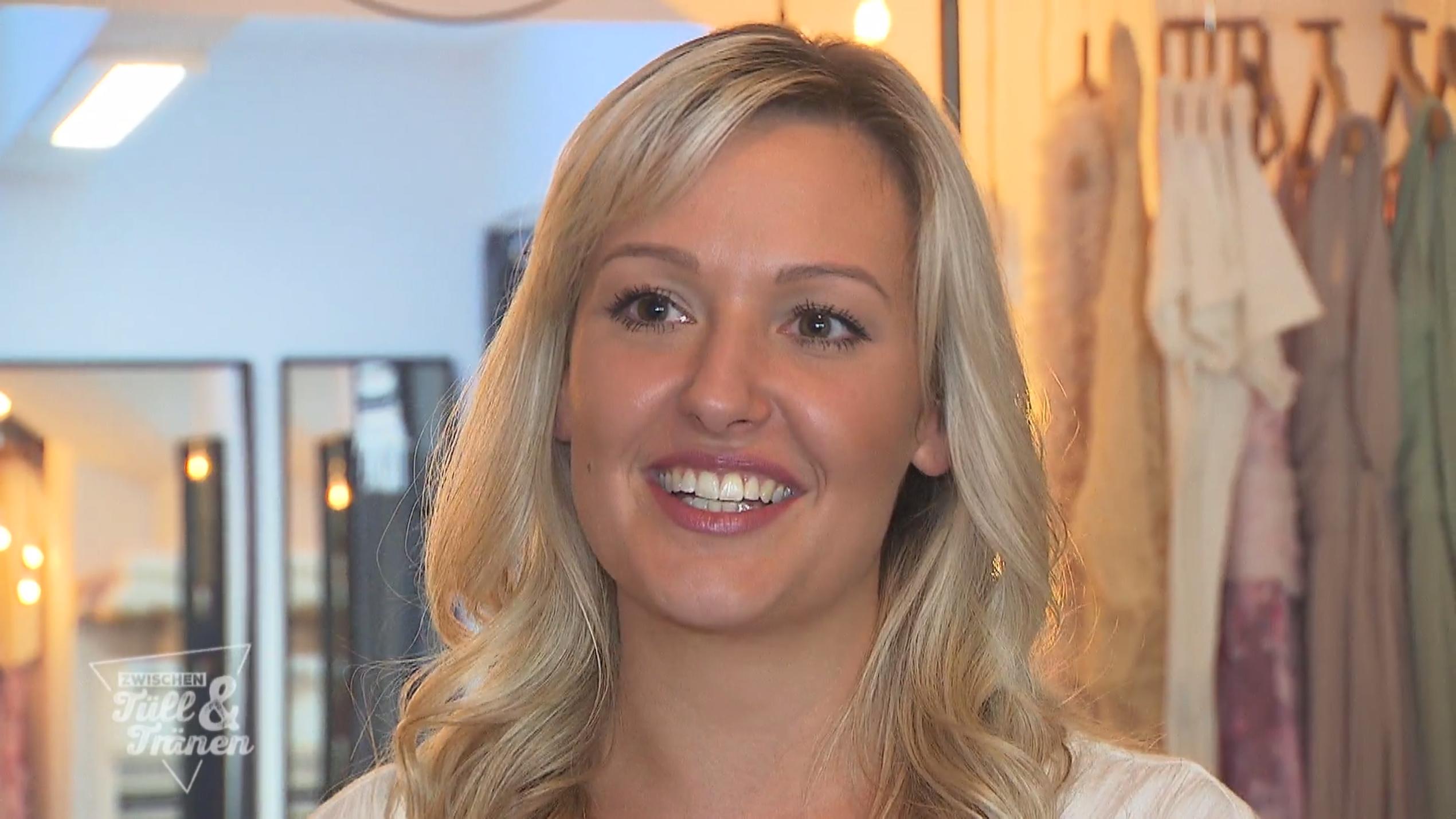 Annkathrin fährt fünf Stunden für ihr Brautkleid Annkathrin fährt fünf Stunden für ihr Brautkleid