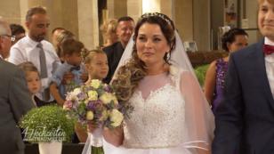 Wie eine Prinzessin schreitet Nicole zum Altar Wie eine Prinzessin schreitet Nicole zum Altar