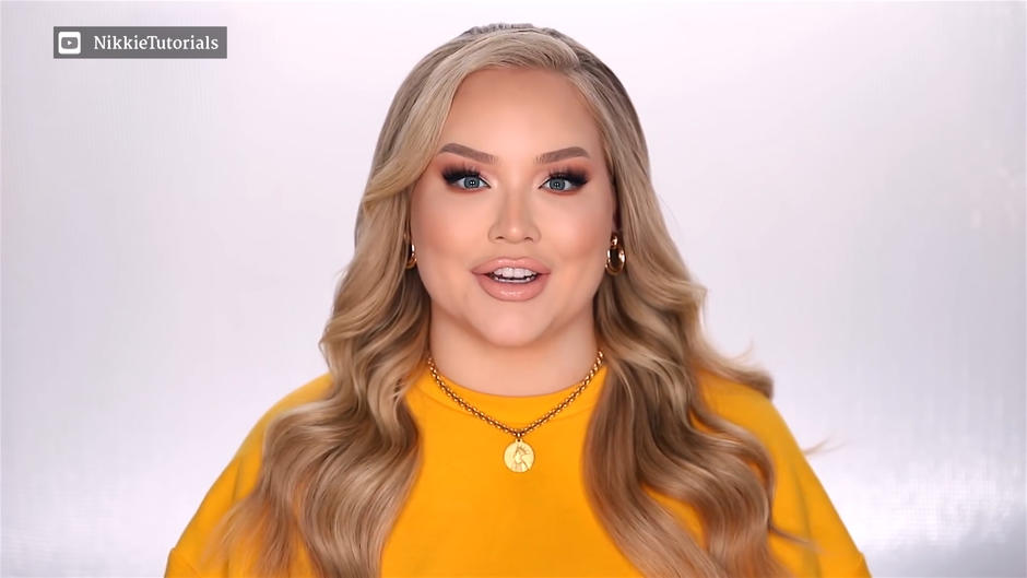Beauty-Youtuberin outet sich als Transgender Beauty-Youtuberin outet sich als Transgender