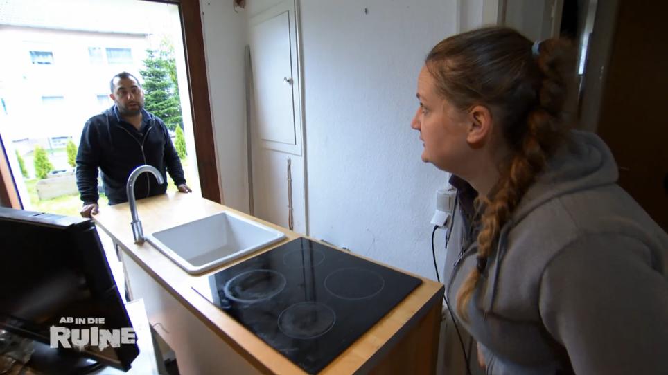 Die Tür wurde in Mitleidenschaft gezogen Die Tür wurde in Mitleidenschaft gezogen