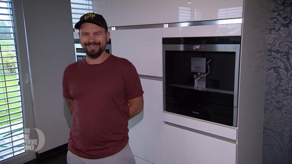 Maxim braucht zum Kochen viel Platz Maxim braucht zum Kochen viel Platz