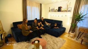 Sabrina findet eine Stunde Fernsehen zu viel für Mael Sabrina findet eine Stunde Fernsehen zu viel für Mael