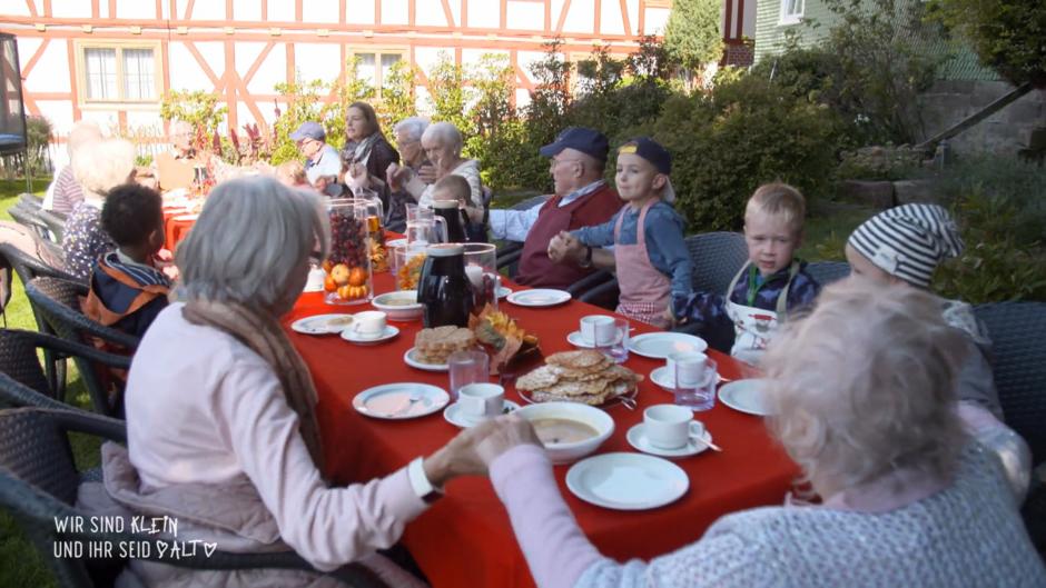 Beim Essen sind alle aufgetaut Beim Essen sind alle aufgetaut