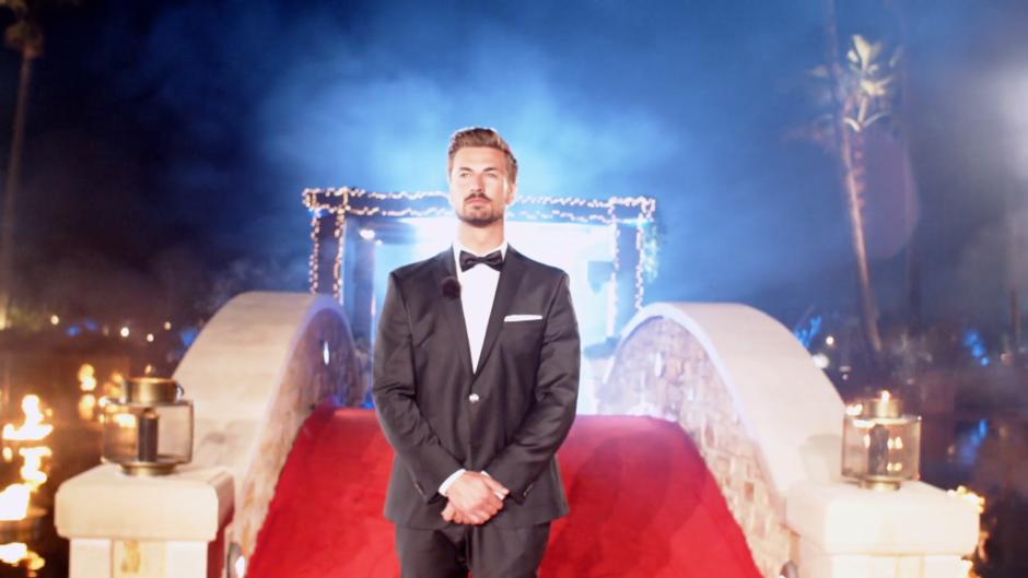 Mit wem geht Nicolas in die Zukunft? Mit wem geht Nicolas in die Zukunft?