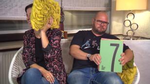 Die Dinner-Kandidaten zücken grimmig die Tafeln Die Dinner-Kandidaten zücken grimmig die Tafeln