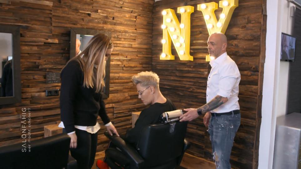 Die Konkorrenten untersuchen Bibis Salon Die Konkorrenten untersuchen Bibis Salon