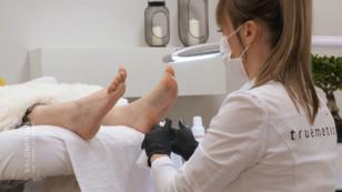 Während der Fußbehandlung ist Feingefühl gefragt Während der Fußbehandlung ist Feingefühl gefragt