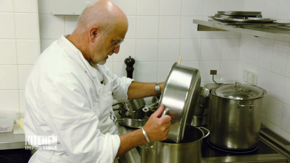 Franz Keller brennt beinahe sein Fleisch an Franz Keller brennt beinahe sein Fleisch an