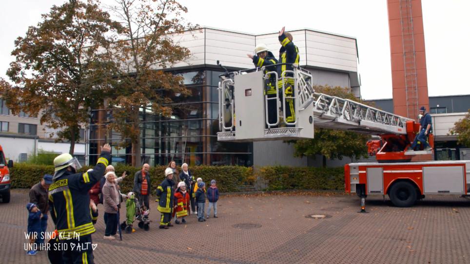 Die Drehleiter kommt zum Einsatz Die Drehleiter kommt zum Einsatz