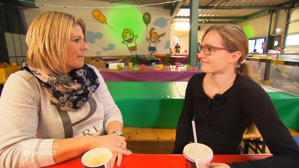Kim erzählt, dass sie im Pflegeheim großgeworden ist Kim erzählt, dass sie im Pflegeheim großgeworden ist