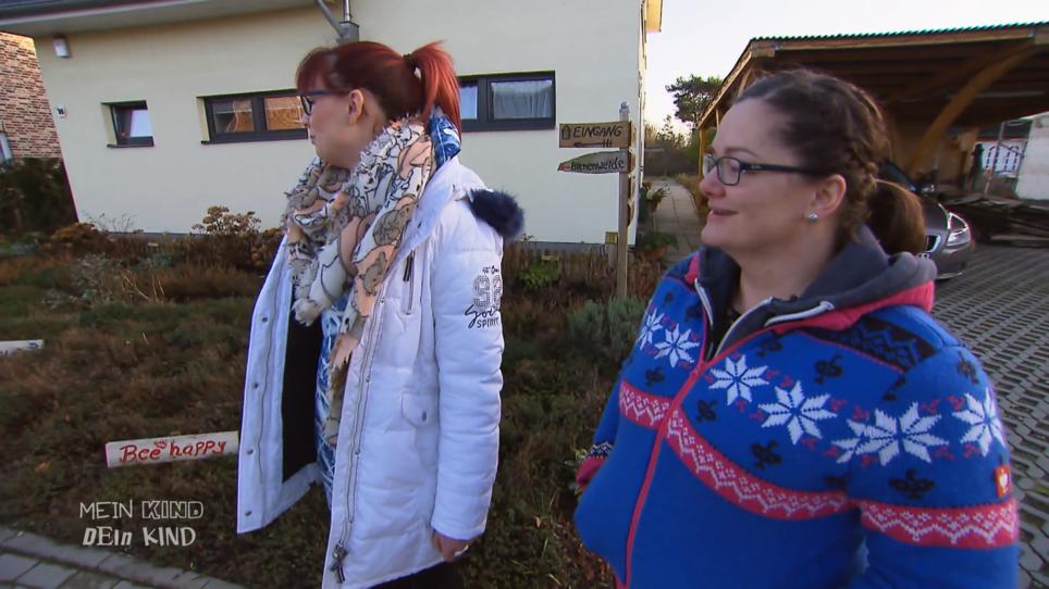 Aleksandra und Anna vergleichen ihre Erziehung Aleksandra und Anna vergleichen ihre Erziehung