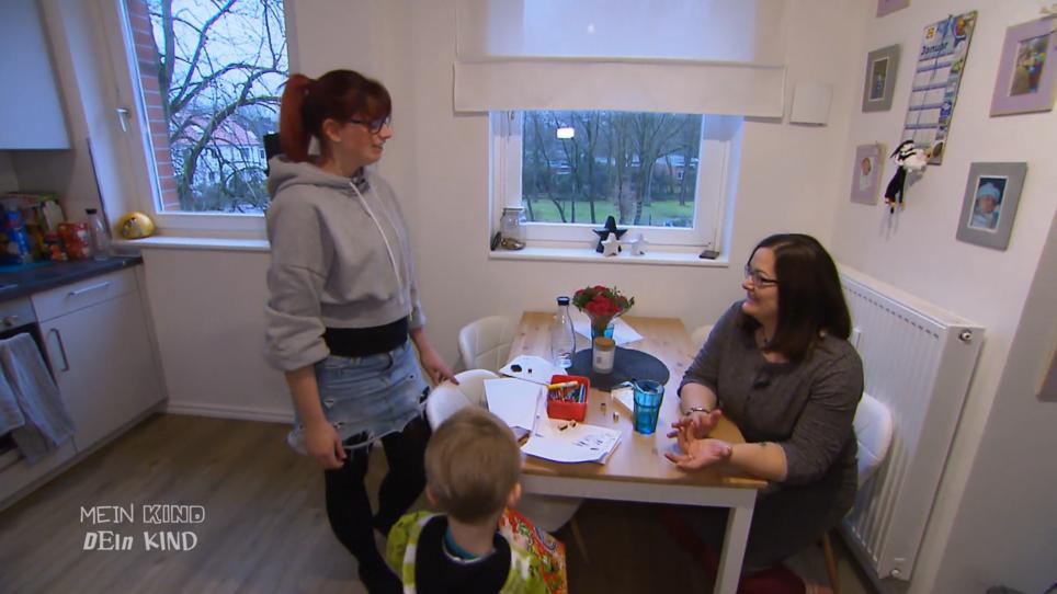 Annas Sohn bekommt 4,50 Euro Taschengeld in der Woche Annas Sohn bekommt 4,50 Euro Taschengeld in der Woche