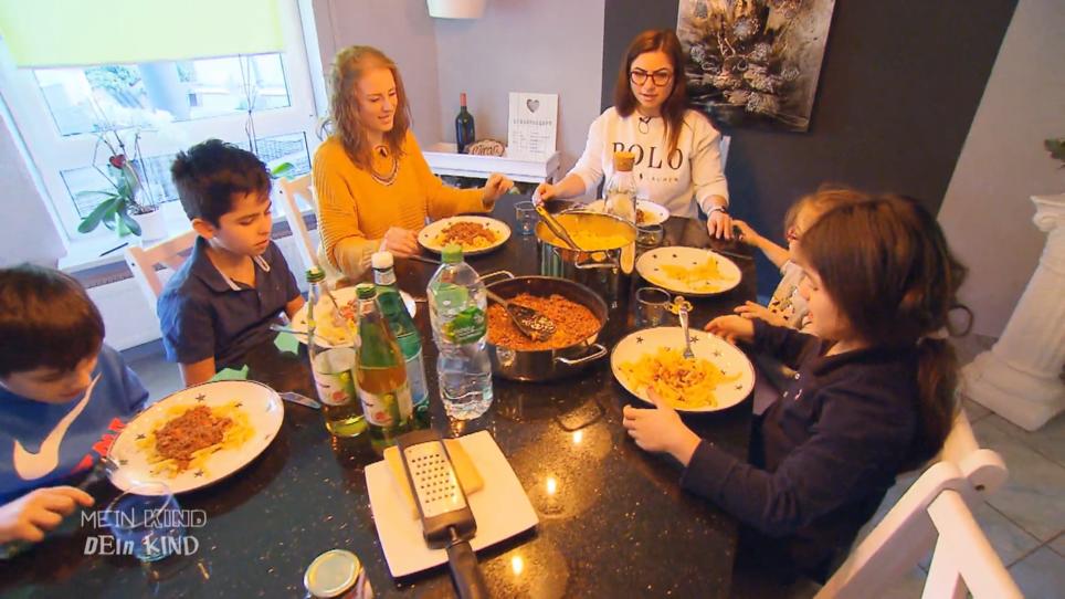Bei Mine wird beim Essen geschwiegen Bei Mine wird beim Essen geschwiegen
